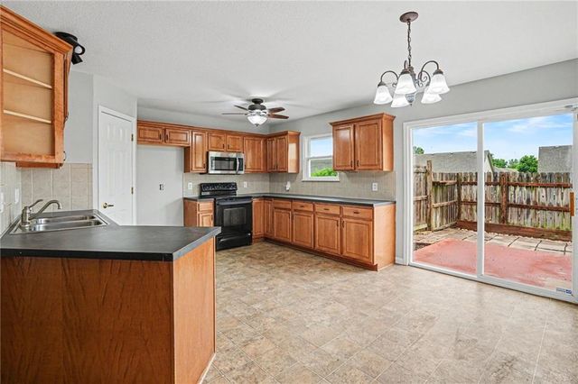 420 SW GRAYSTONE Drive, Grain Valley, MO 64029