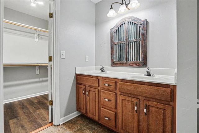 420 SW GRAYSTONE Drive, Grain Valley, MO 64029