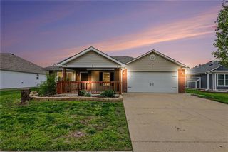 420 SW GRAYSTONE Drive, Grain Valley, MO 64029