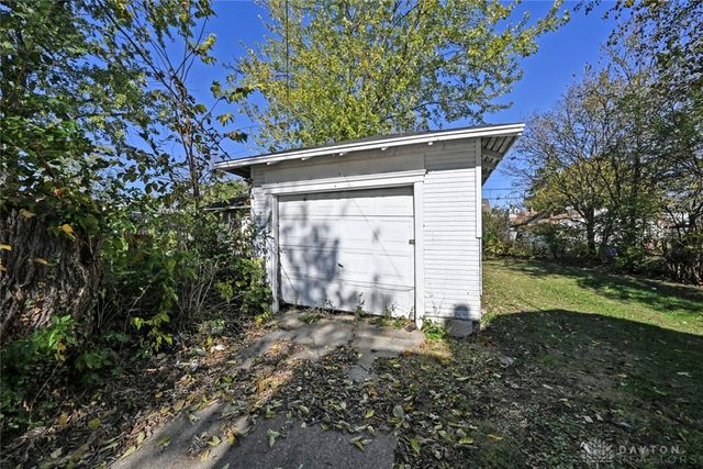 221 E Siebenthaler Avenue, Dayton, OH 45405