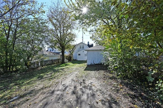 221 E Siebenthaler Avenue, Dayton, OH 45405