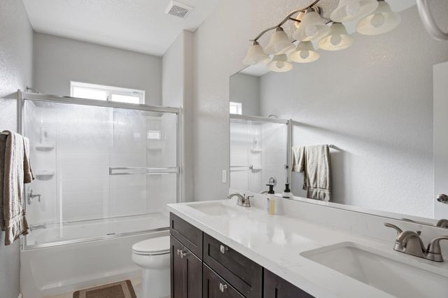 215 E Hawkeye Ave, Turlock, CA 95380