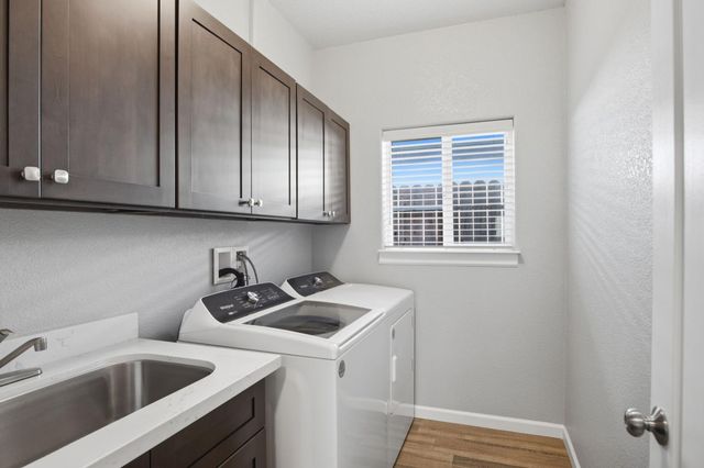 215 E Hawkeye Ave, Turlock, CA 95380