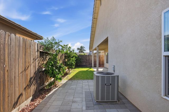 215 E Hawkeye Ave, Turlock, CA 95380