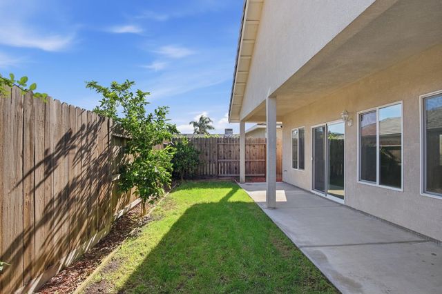 215 E Hawkeye Ave, Turlock, CA 95380