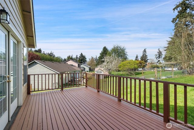 70 SW Roeder Drive, Oak Harbor, WA 98277