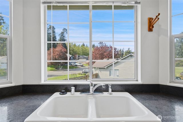 70 SW Roeder Drive, Oak Harbor, WA 98277