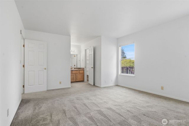70 SW Roeder Drive, Oak Harbor, WA 98277