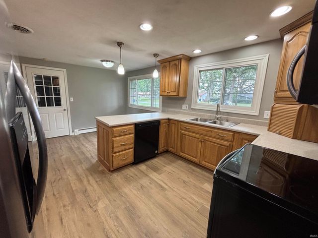 928 Straford Road, New Haven, IN 46774