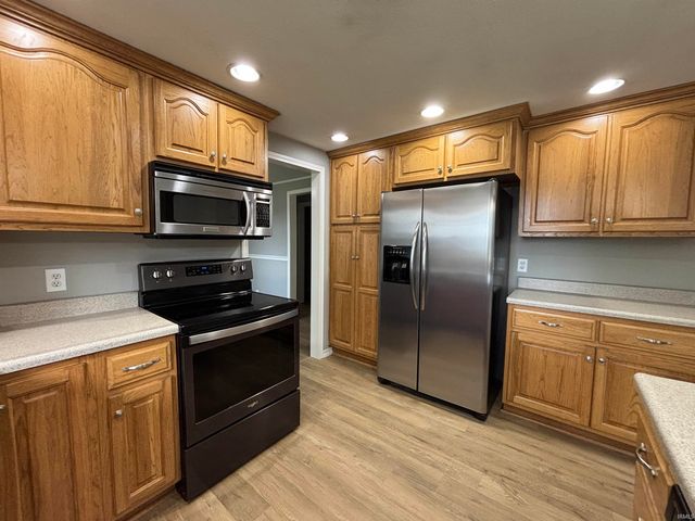 928 Straford Road, New Haven, IN 46774