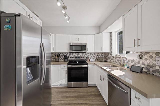 2917 NW 9th Ave, Wilton Manors, FL 33311