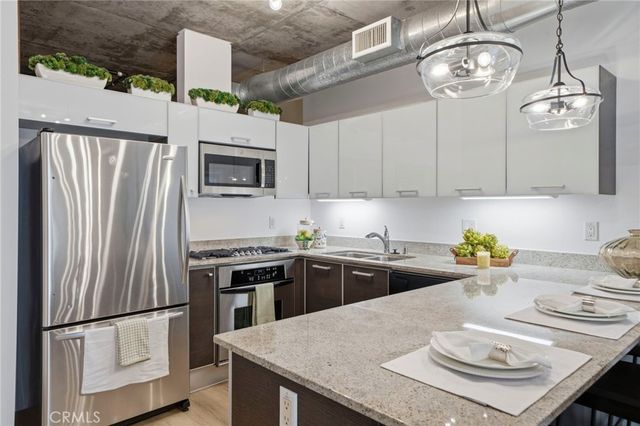 645 W 9th St 424, Los Angeles, CA 90015