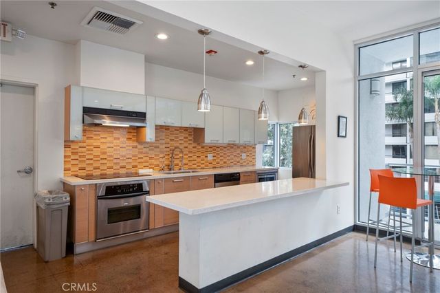 645 W 9th St 424, Los Angeles, CA 90015