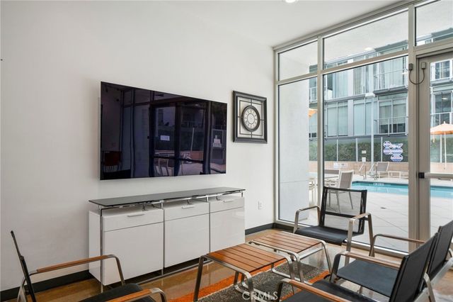 645 W 9th St 424, Los Angeles, CA 90015