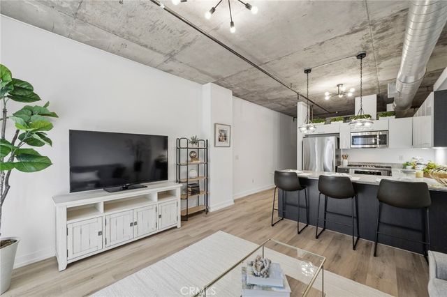 645 W 9th St 424, Los Angeles, CA 90015