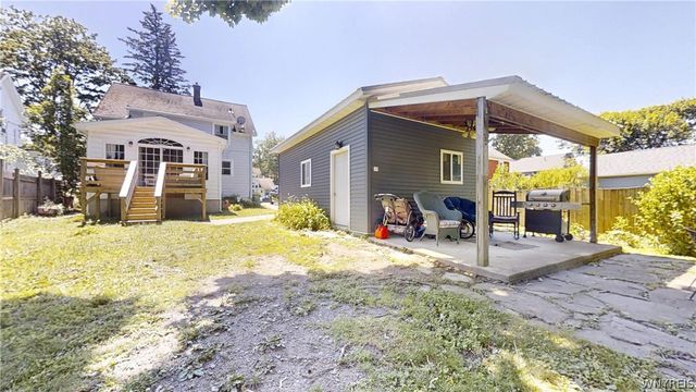 307 Pleasant Ave, Hamburg, NY 14075