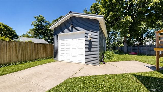307 Pleasant Ave, Hamburg, NY 14075