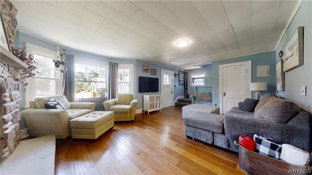 307 Pleasant Ave, Hamburg, NY 14075