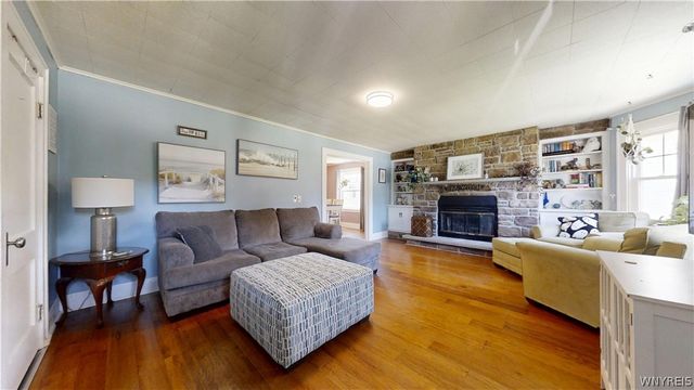 307 Pleasant Ave, Hamburg, NY 14075