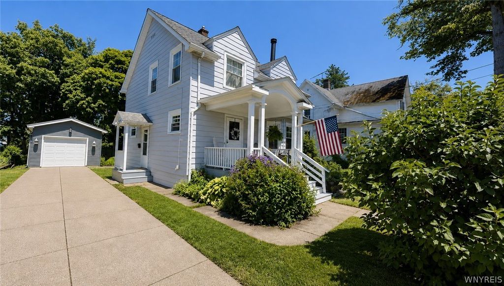 307 Pleasant Ave, Hamburg, NY 14075
