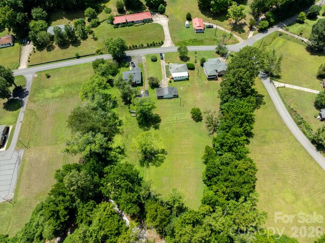 940 Meadowlane Drive NW, Lenoir, NC 28645