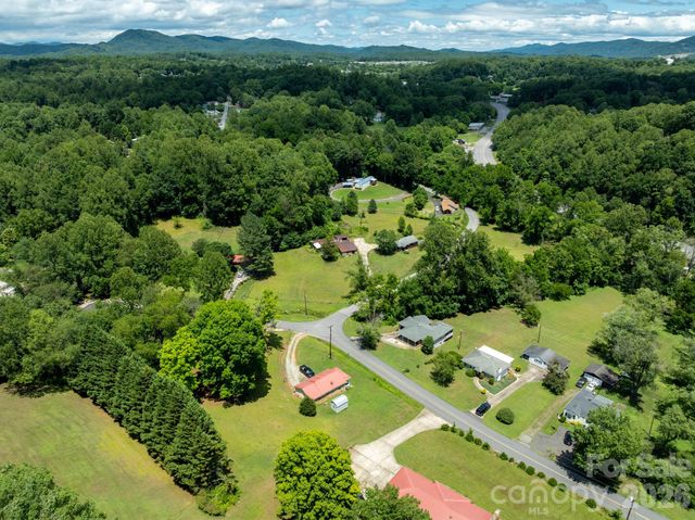 940 Meadowlane Drive NW, Lenoir, NC 28645