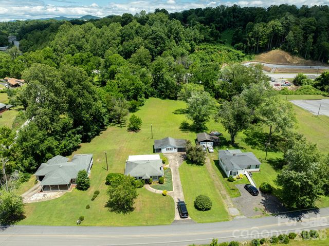 940 Meadowlane Drive NW, Lenoir, NC 28645