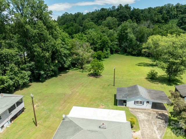 940 Meadowlane Drive NW, Lenoir, NC 28645
