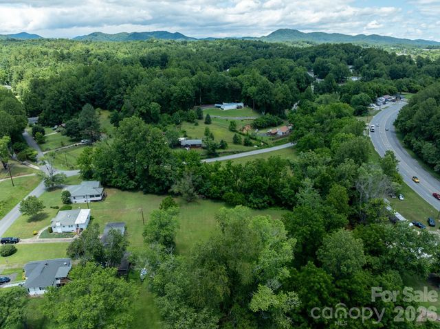 940 Meadowlane Drive NW, Lenoir, NC 28645