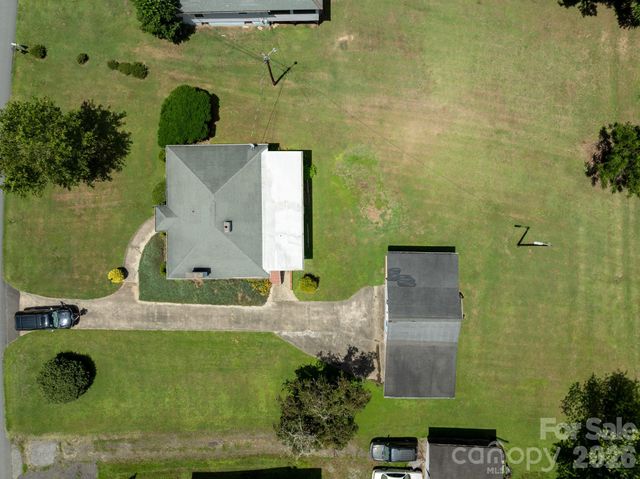 940 Meadowlane Drive NW, Lenoir, NC 28645