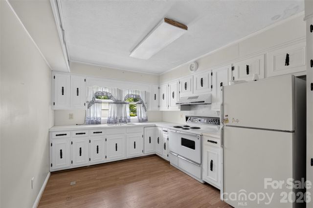 940 Meadowlane Drive NW, Lenoir, NC 28645