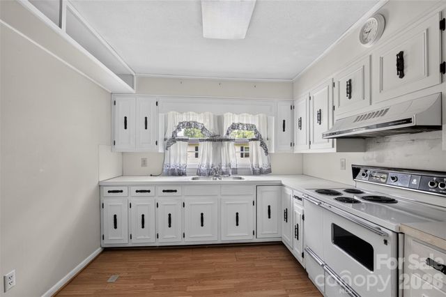 940 Meadowlane Drive NW, Lenoir, NC 28645