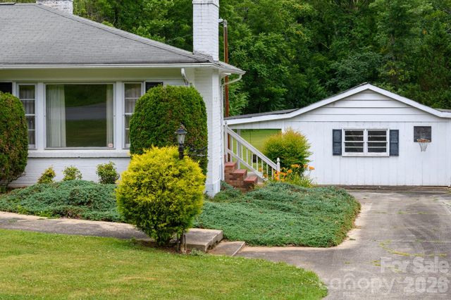 940 Meadowlane Drive NW, Lenoir, NC 28645