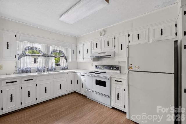940 Meadowlane Drive NW, Lenoir, NC 28645