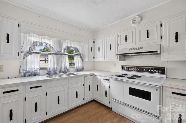 940 Meadowlane Drive NW, Lenoir, NC 28645