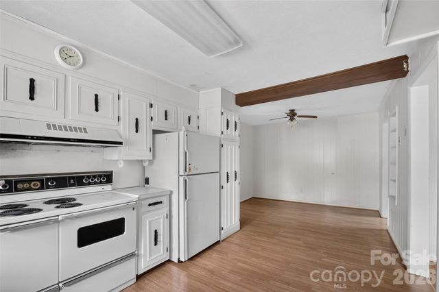 940 Meadowlane Drive NW, Lenoir, NC 28645