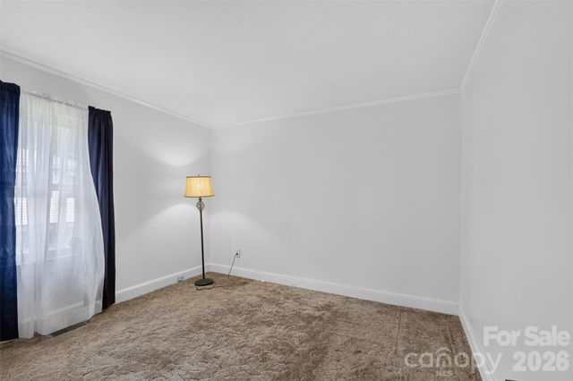 940 Meadowlane Drive NW, Lenoir, NC 28645