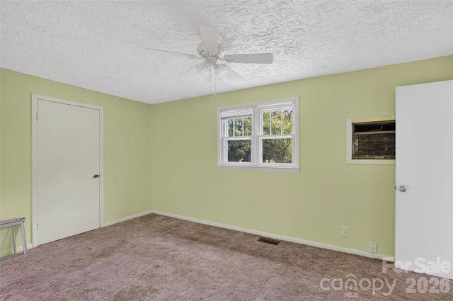 940 Meadowlane Drive NW, Lenoir, NC 28645