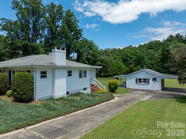 940 Meadowlane Drive NW, Lenoir, NC 28645