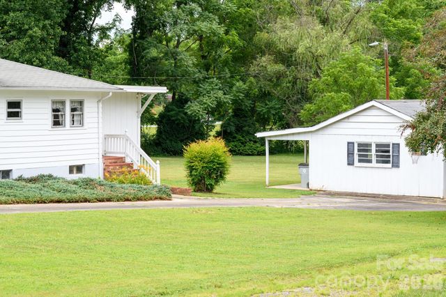 940 Meadowlane Drive NW, Lenoir, NC 28645