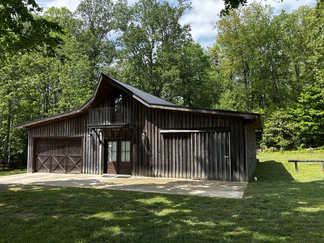 424 Buddy Rd, Burns, TN 37029