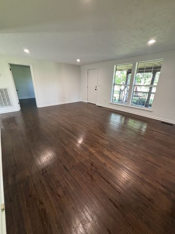 424 Buddy Rd, Burns, TN 37029