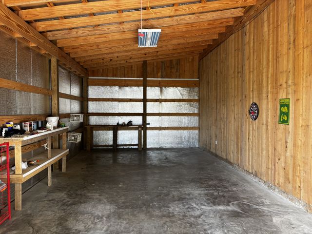 424 Buddy Rd, Burns, TN 37029