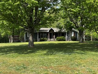 424 Buddy Rd, Burns, TN 37029