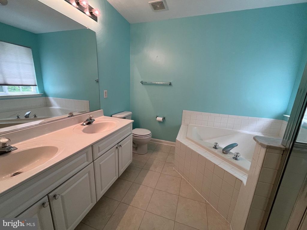 Image 21 of property listing at 704 SHALLOW RIDGE CT, Abingdon, MD 21009