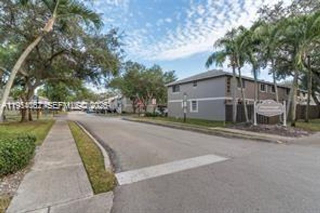 12152 SW 49th Ct, Cooper City, FL 33330