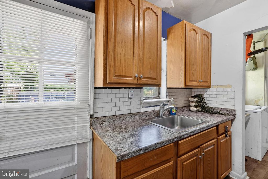 Image 14 of property listing at 8513 14TH AVE, Hyattsville, MD 20783