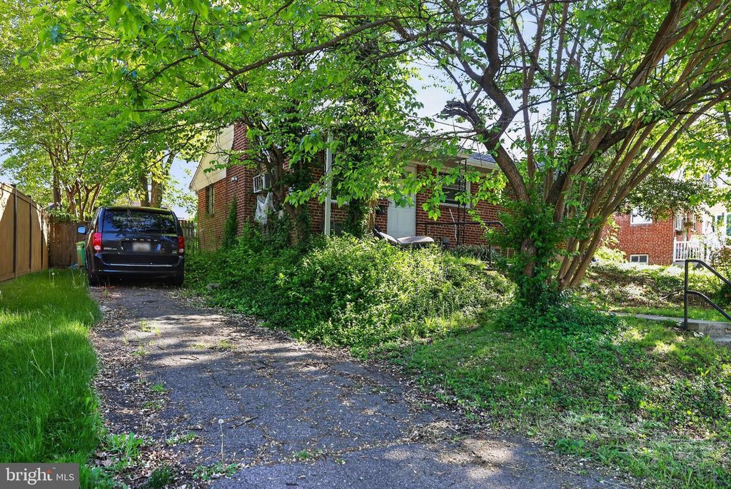 Image 2 of property listing at 8513 14TH AVE, Hyattsville, MD 20783