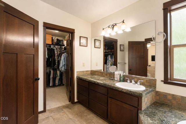 986 Stoneridge Avenue, Ashland, OR 97520