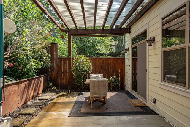 986 Stoneridge Avenue, Ashland, OR 97520
